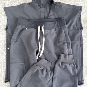 FIGS XS scrub top and pant set